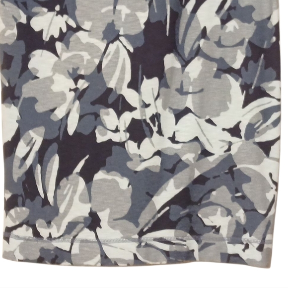 Chico's - NWT, Shift Dress W/ Short Sleeves, V-Neck, Blue Floral Design, Size 0 - Picture 8 of 12